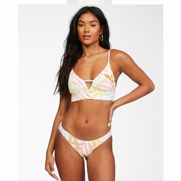 BILLABONG TROPICAL JUNGLE V-NECK CAMI & REVERSIBLE FIJI BIKINI BOTTOMS - Picture 2 of 13